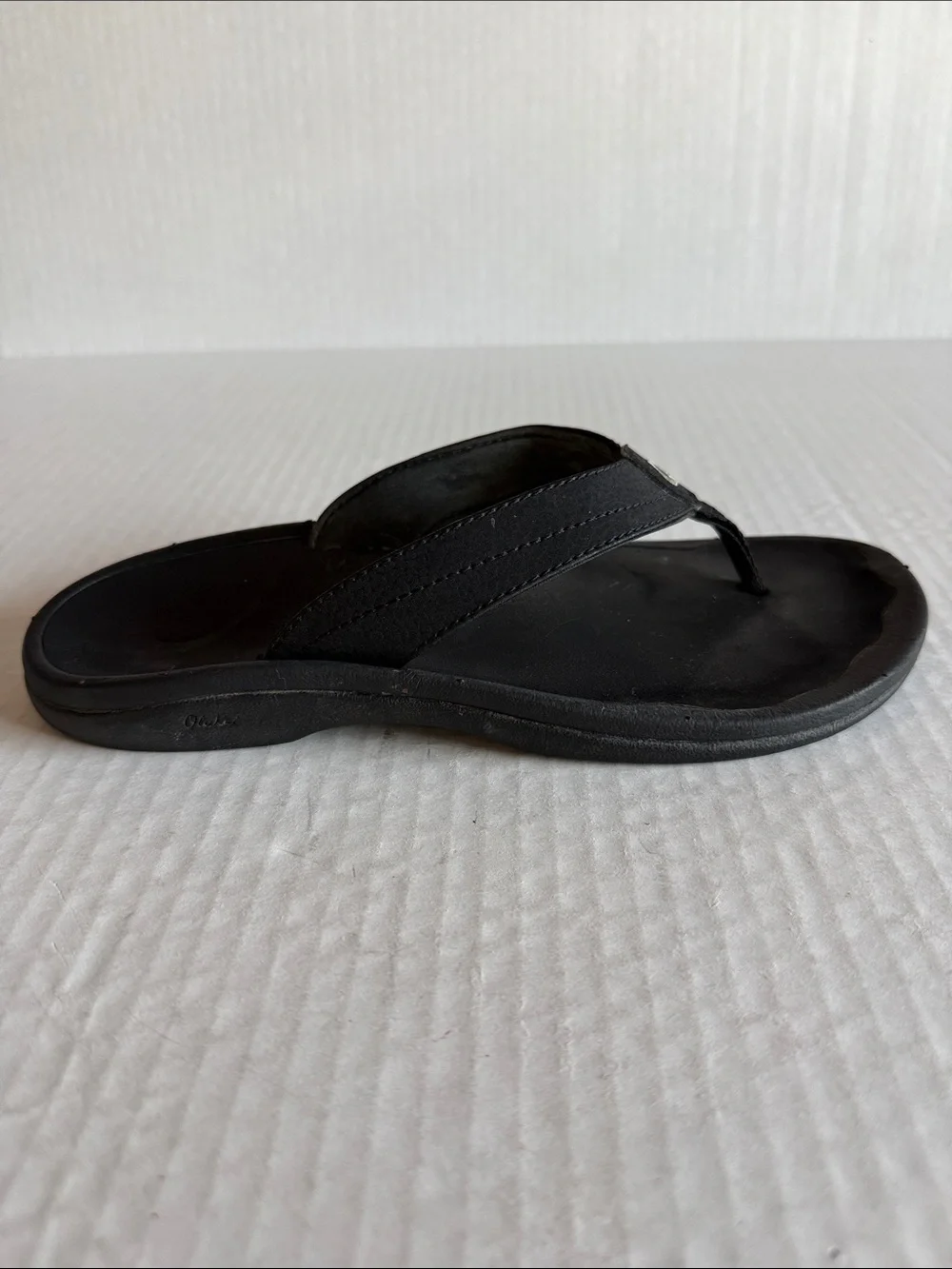 Olukai Black Ohana Beach Flip Flop Sandals